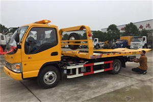 库尔勒哪里有拖车服务