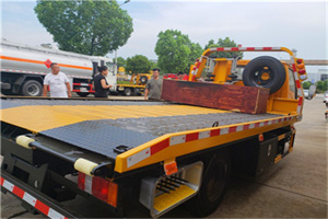 库尔勒附近拖车电话号码服务