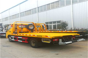 库尔勒附近拖车救援搭电