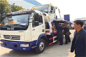 库尔勒汽车道路救援拖车价格